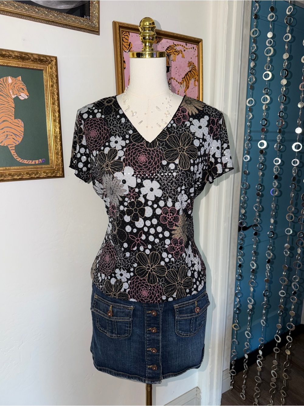 Vintage Y2K Floral Short Sleeve Top in Black and White